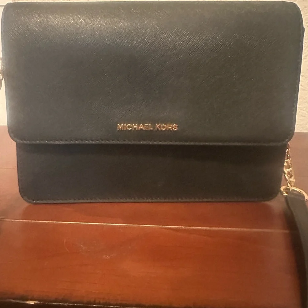 Two Michael Kors bags! One belt bag one crossbody. Black and tan - Picture 7 of 9